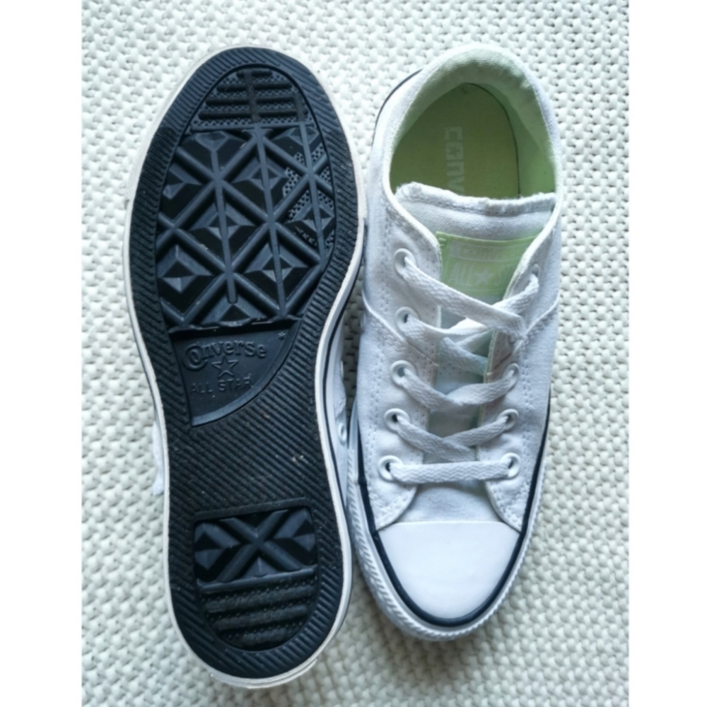 Like new white converse
